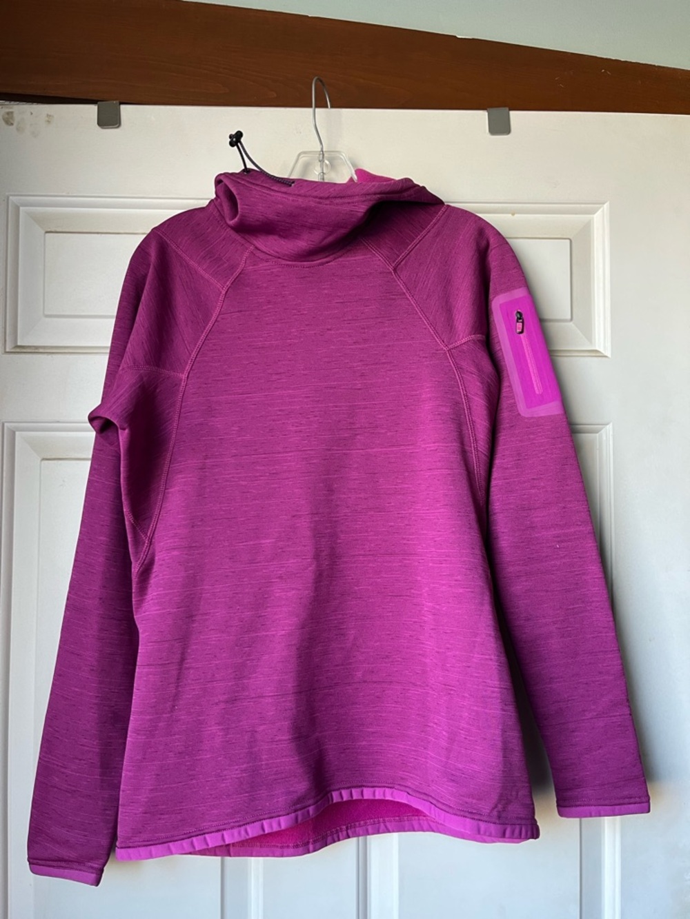 Burton AK Turbine Women’s Fuchsia Pullover Medium